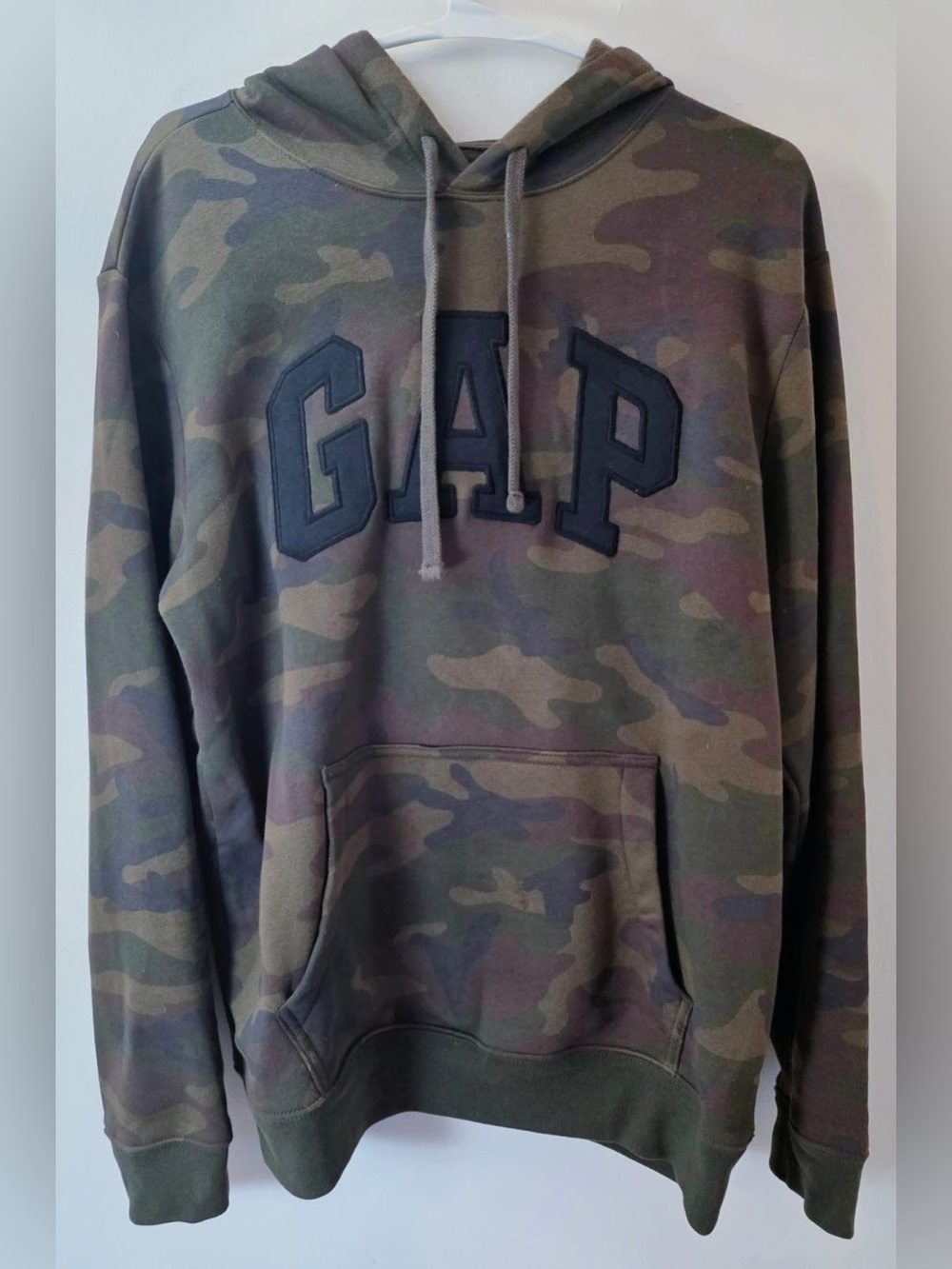 Men’s Gap sweatshirt